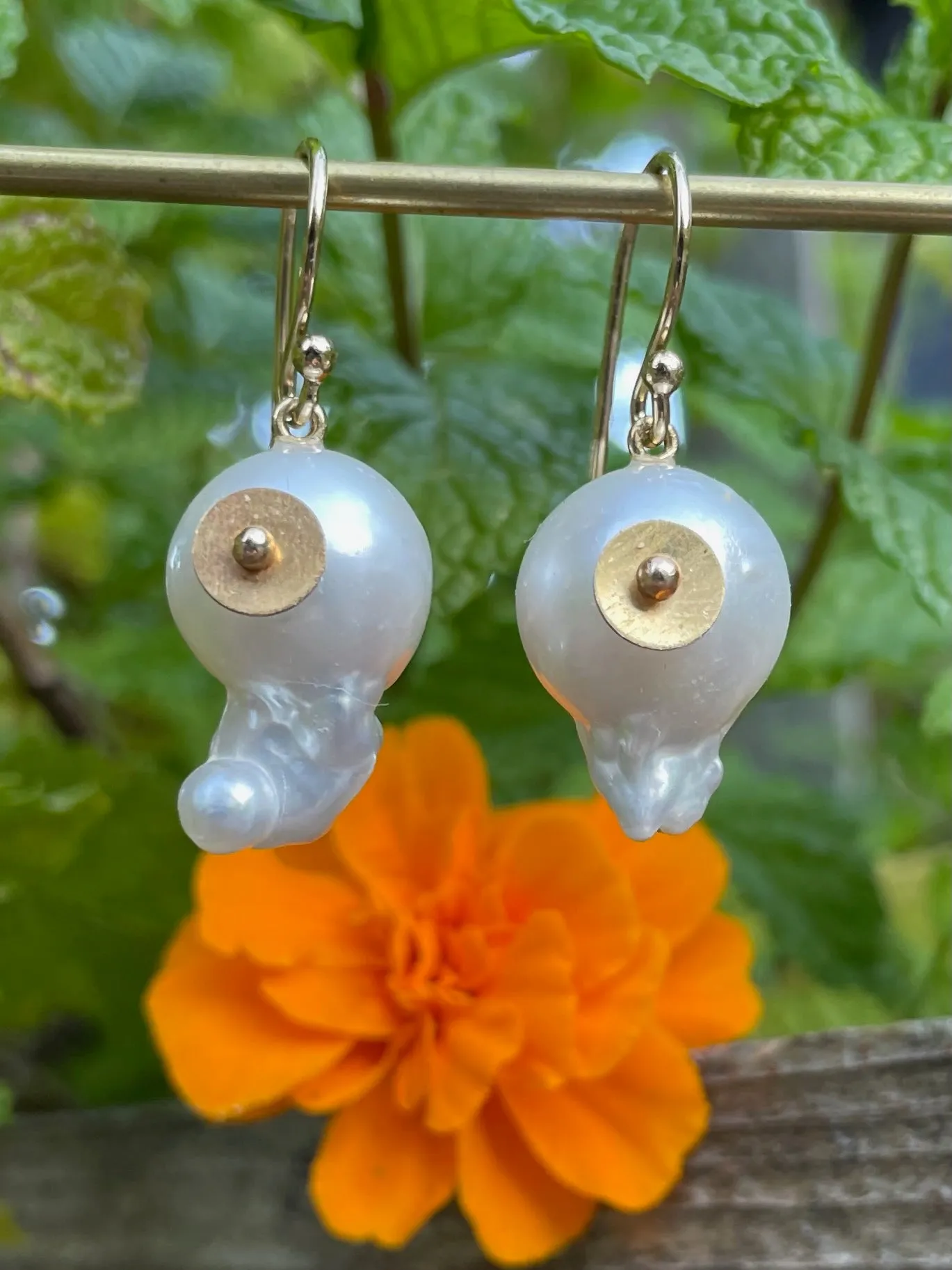 I SEE YOU pearl and brass earrings