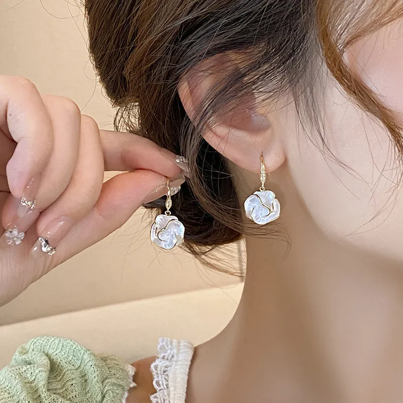 Sisslia 2024 New Niche Camellia Flowers Elegant Light Luxury Temperament Earrings for Women