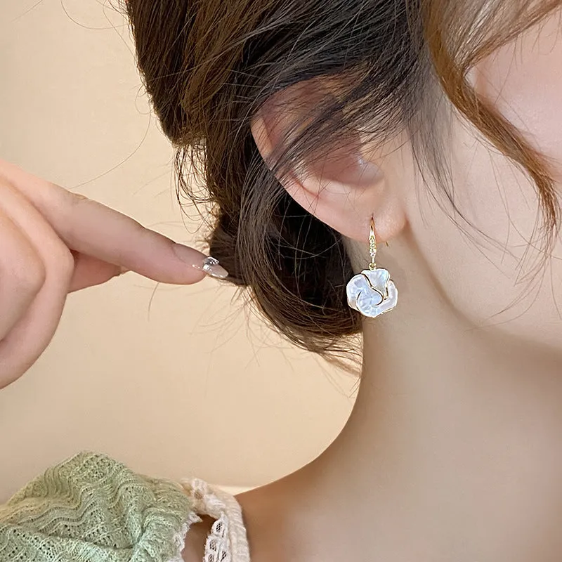 Sisslia 2024 New Niche Camellia Flowers Elegant Light Luxury Temperament Earrings for Women