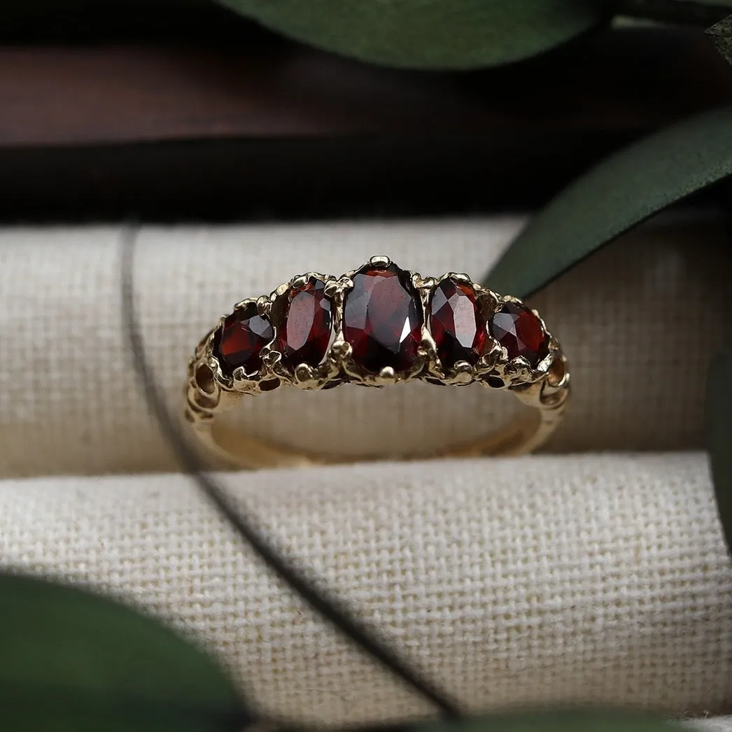 Vintage | Iva Garnet Ring